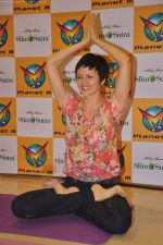 Yana Gupta with Shelly Khera of SLIM SUTRA launches Meditation and Slimming DVD in Planet M on 2nd July 2011  (44).JPG